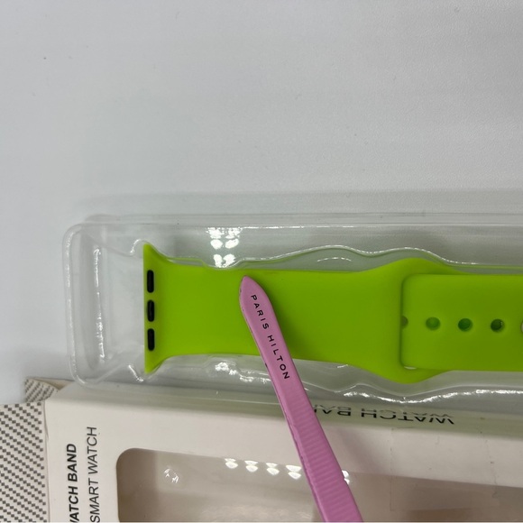 Women's Silicone Solid Color Apple Watch Strap in Green NWT MSRP $20 - Picture 3 of 6